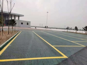 高速公路服务区停车位路面改色划线案例